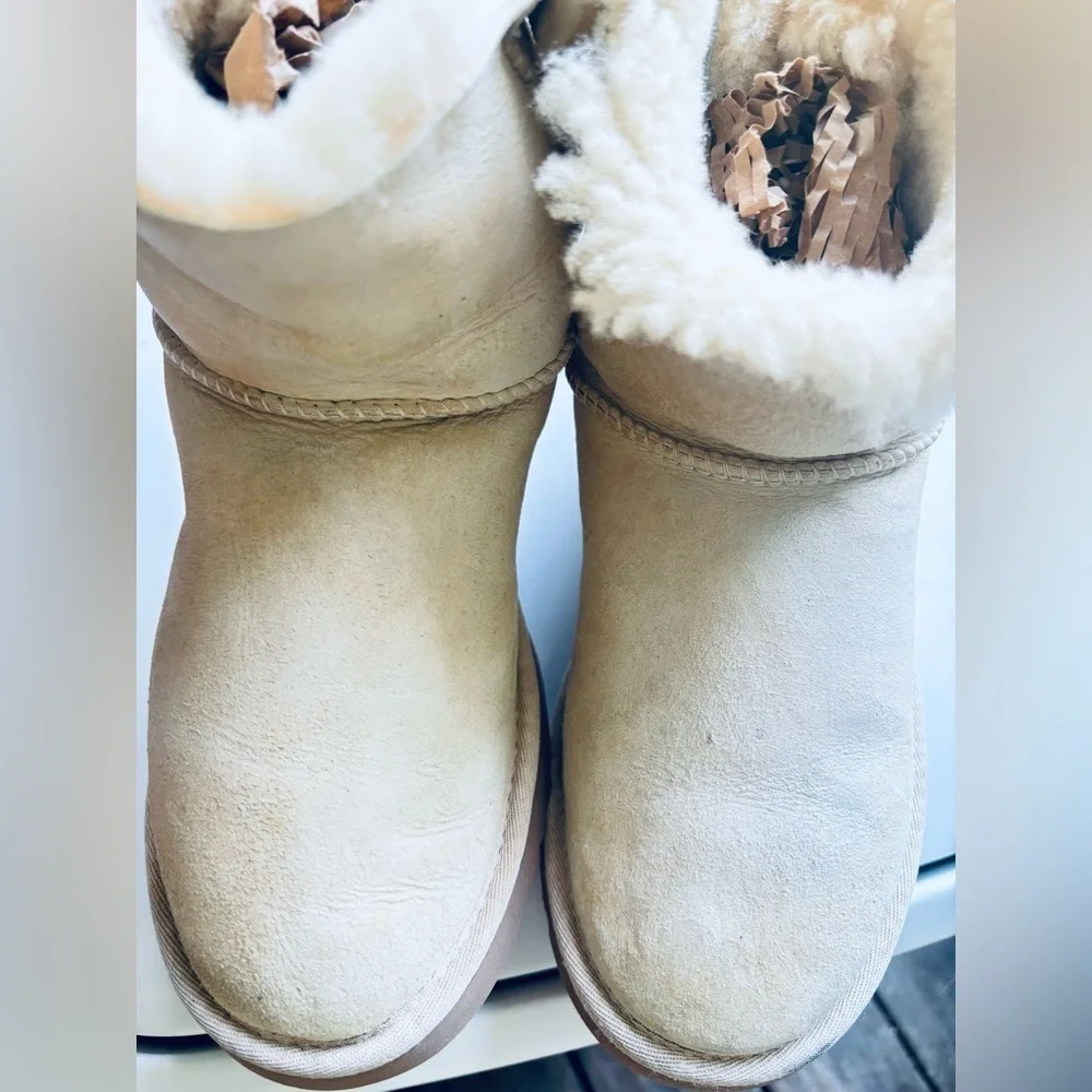 UGG Mini Bailey Button II
